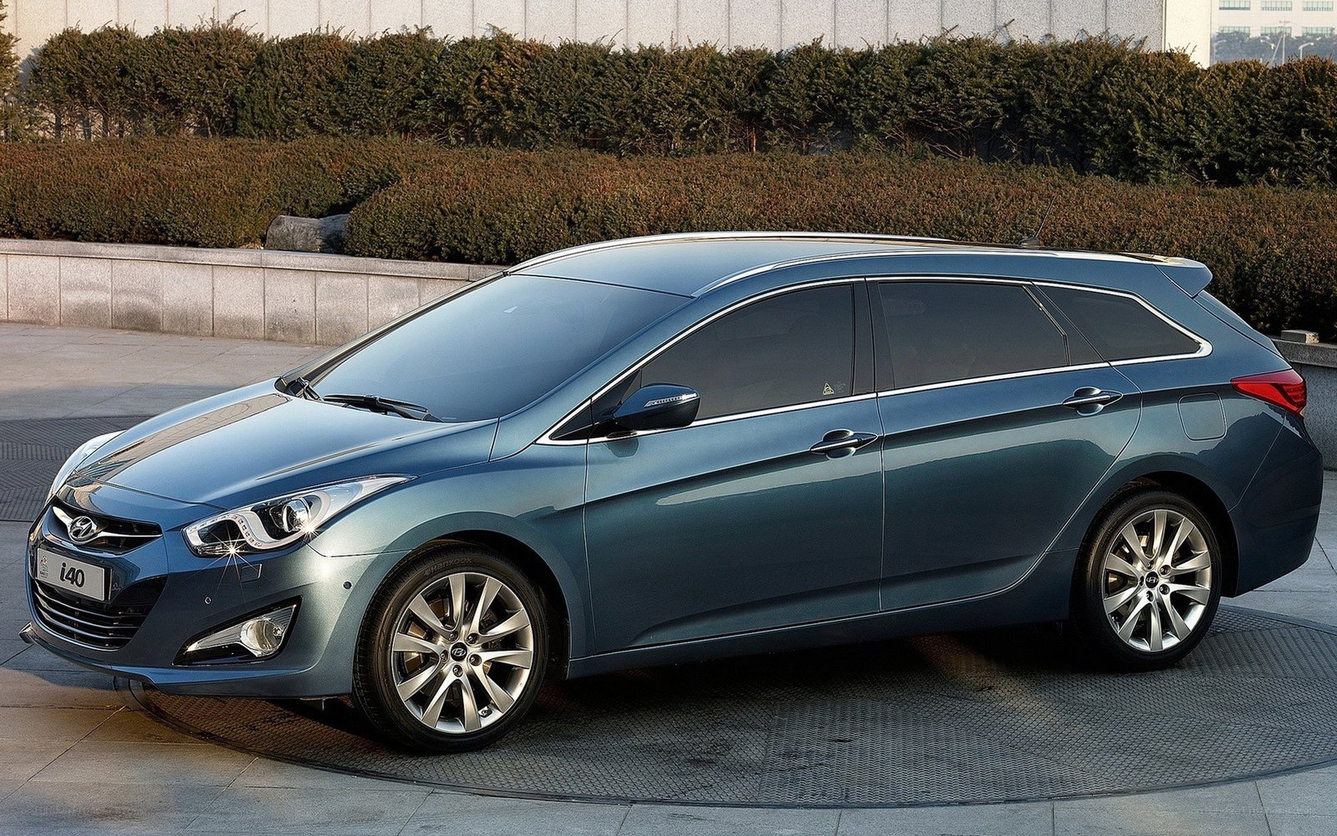 Blue Hyundai i40 Wagon