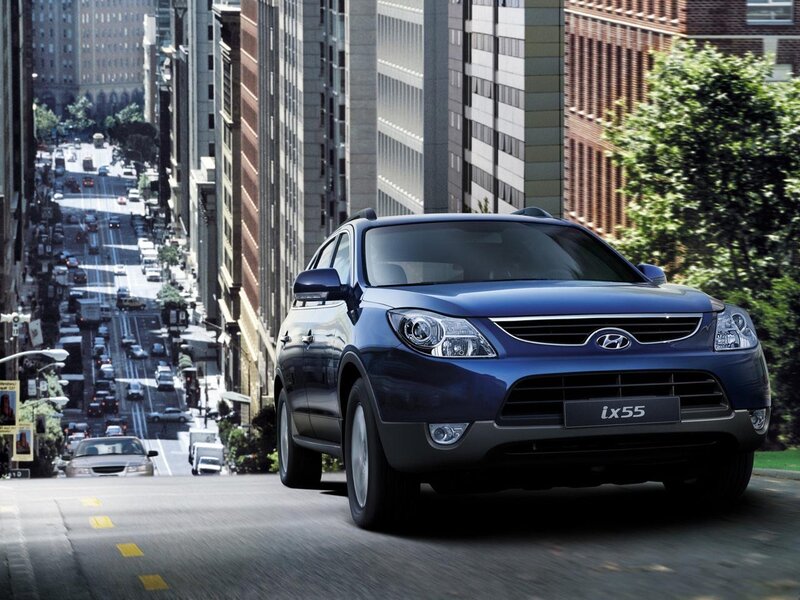 Blue Hyundai ix55 in city