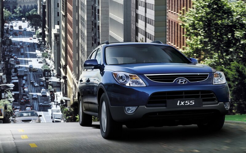 Blue Hyundai ix55 on city street