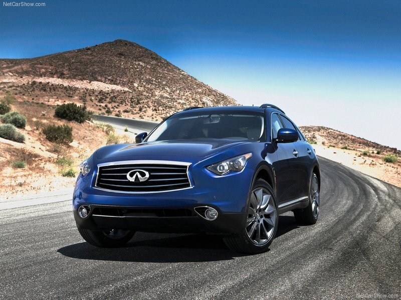 blue infiniti qx50 on desert road