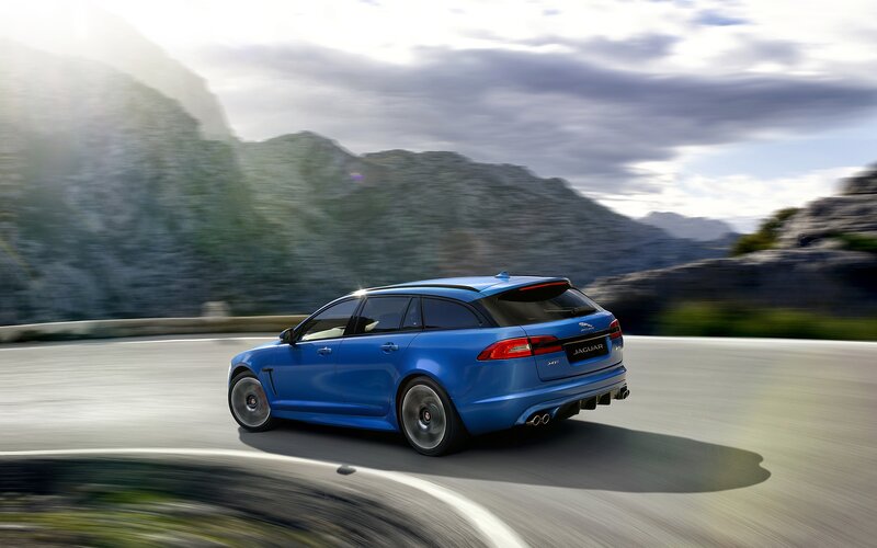 Blue Jaguar Xf Station Wagon — Dynamic