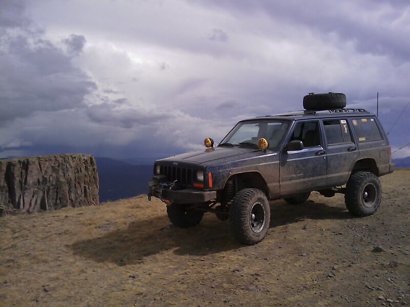 Blue Jeep Cherokee