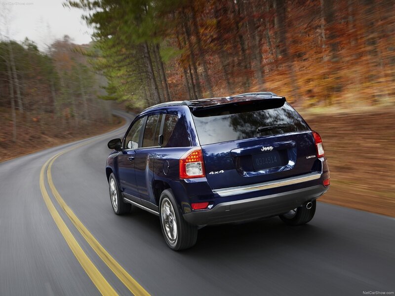 Blue Jeep Compass — Dynamic