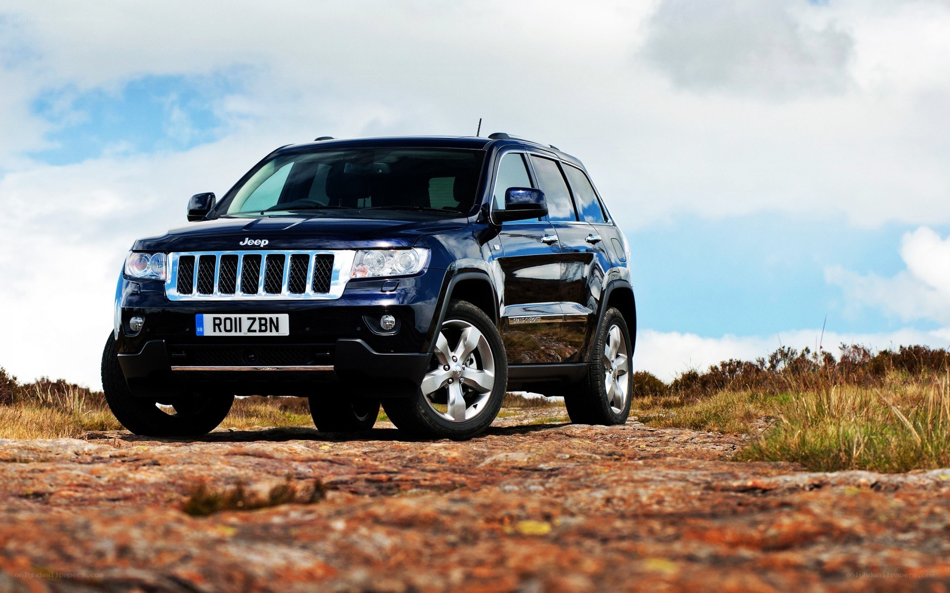 Blue Jeep Grand Cherokee