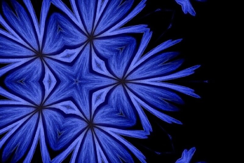 Blue Kaleidoscopic Pattern — Calm
