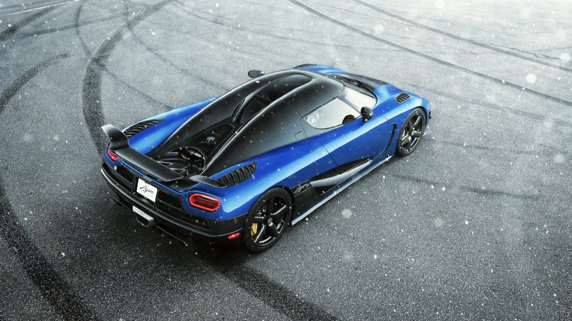 Blue Koenigsegg Agera on racetrack
