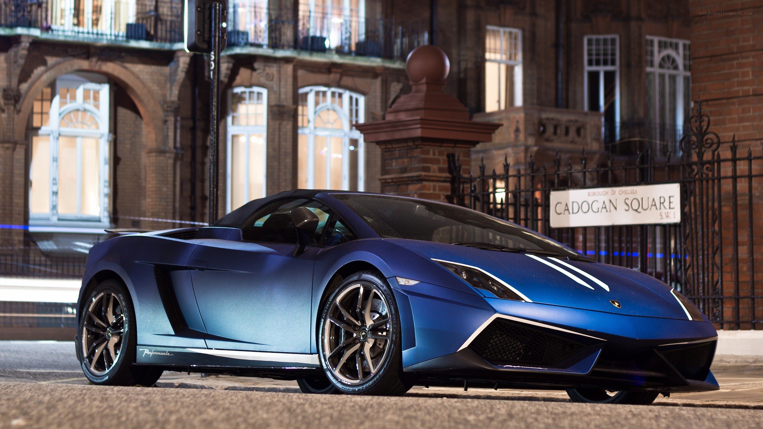 Blue Lamborghini at Cadogan Square