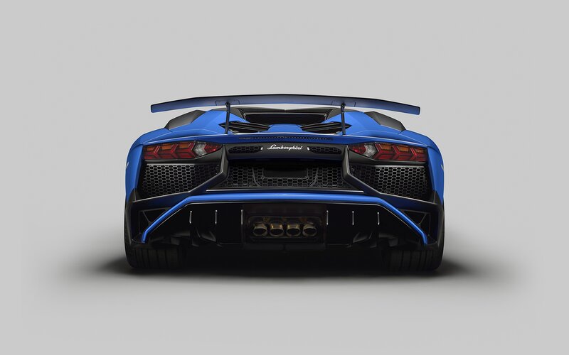 Blue Lamborghini Aventador — Neutral