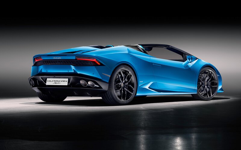 Blue Lamborghini Huracan — Dramatic
