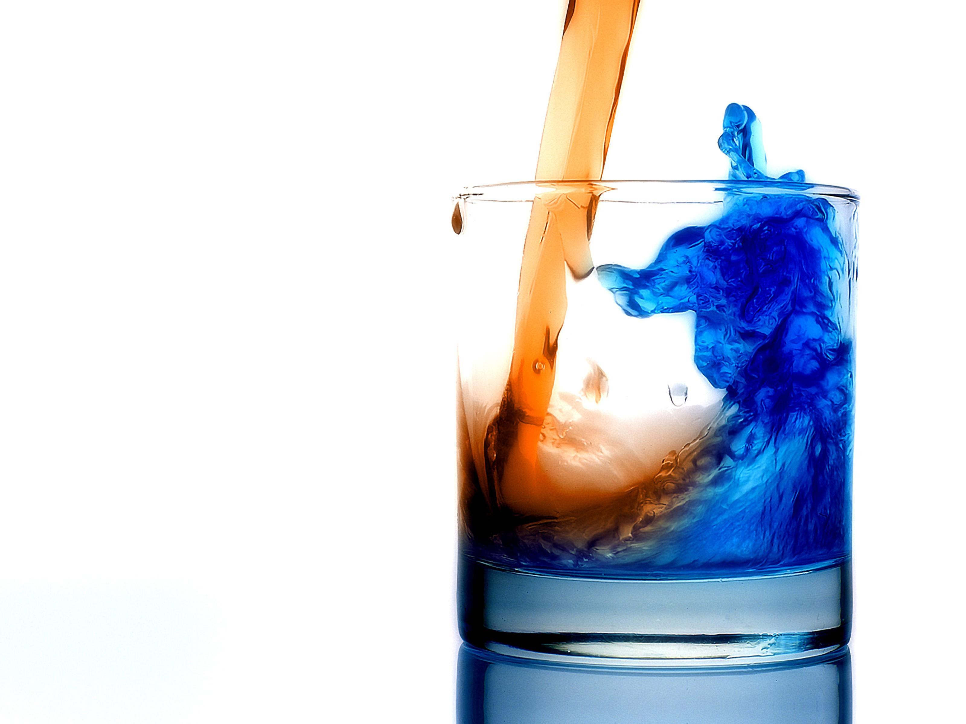 blue liquid mixing with amber
