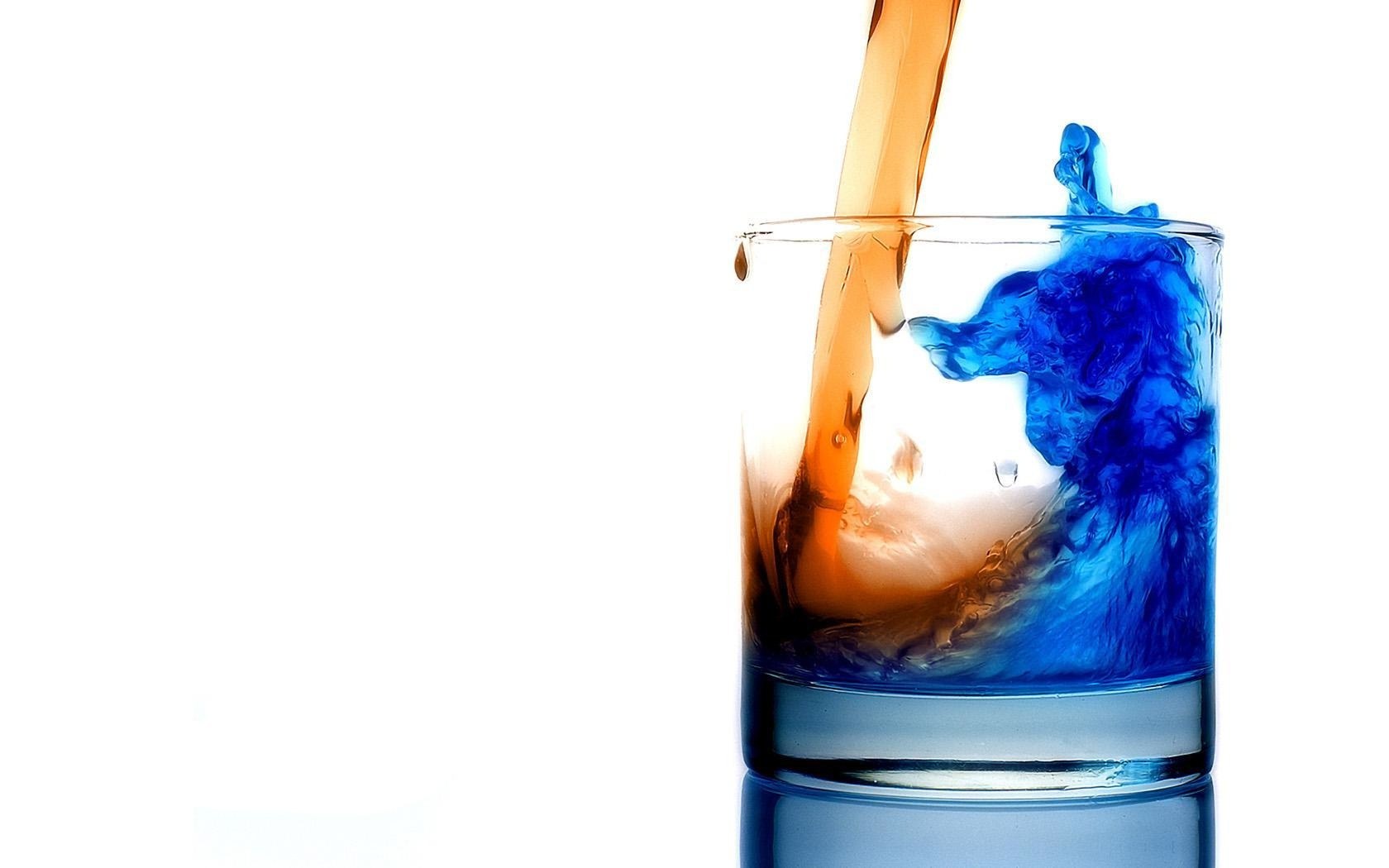 blue liquid mixing with amber