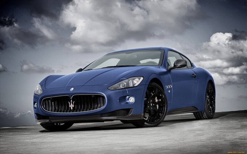 Blue Maserati GranTurismo — Dramatic, Photograph