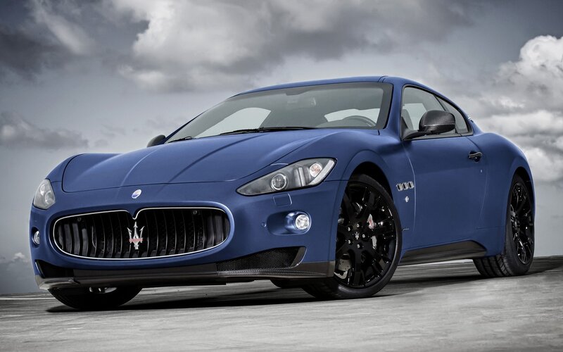 blue Maserati sports car