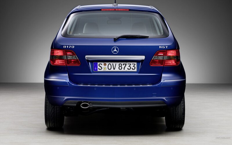 blue mercedes-benz b170