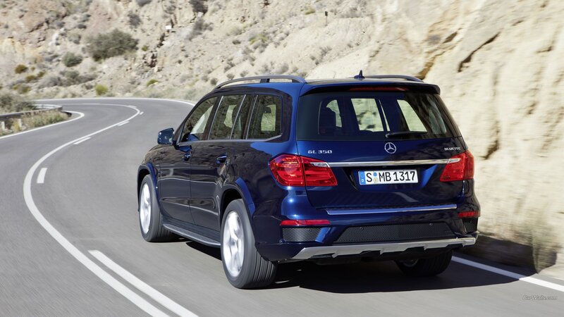 Blue Mercedes-benz Gl 350 — Dynamic
