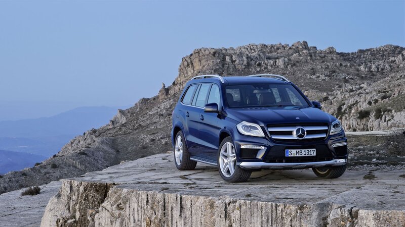 Blue Mercedes-Benz GL-Class on a cliff