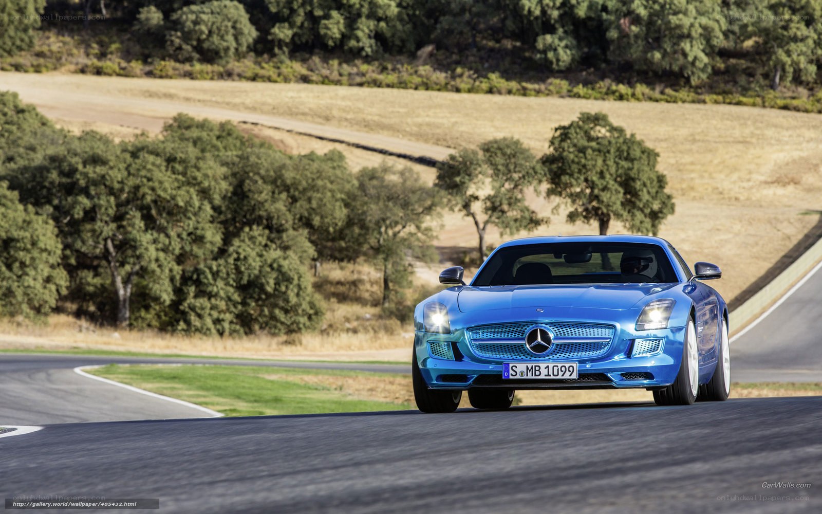 blue mercedes-benz on racetrack