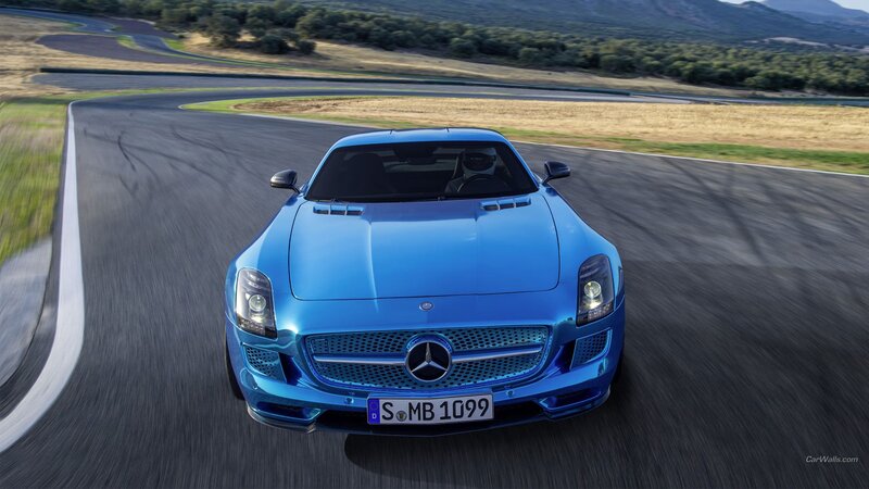 blue mercedes-benz on racetrack