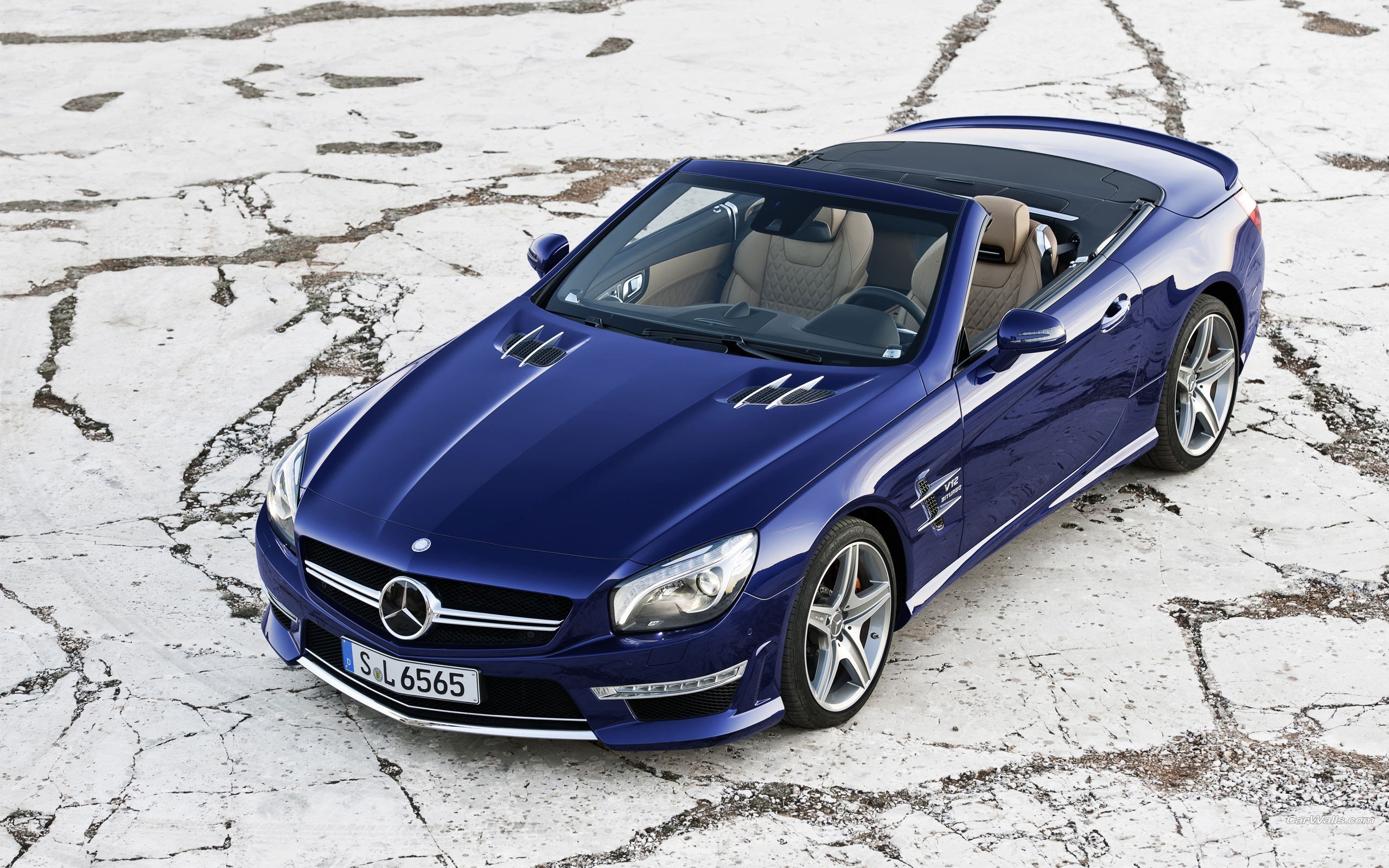 blue mercedes-benz sl550
