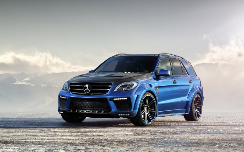 Blue Mercedes-benz Suv — Dramatic, Winter, Photograph