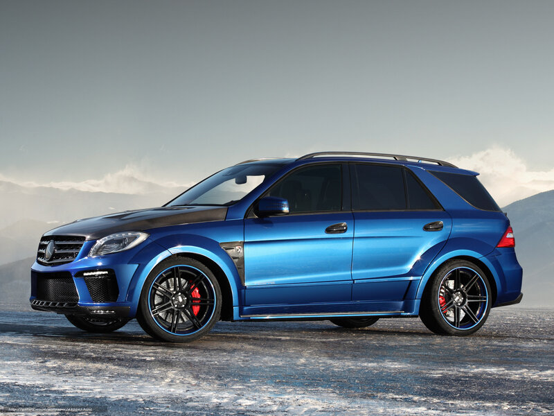 Blue Mercedes-benz Suv — Dramatic, Winter