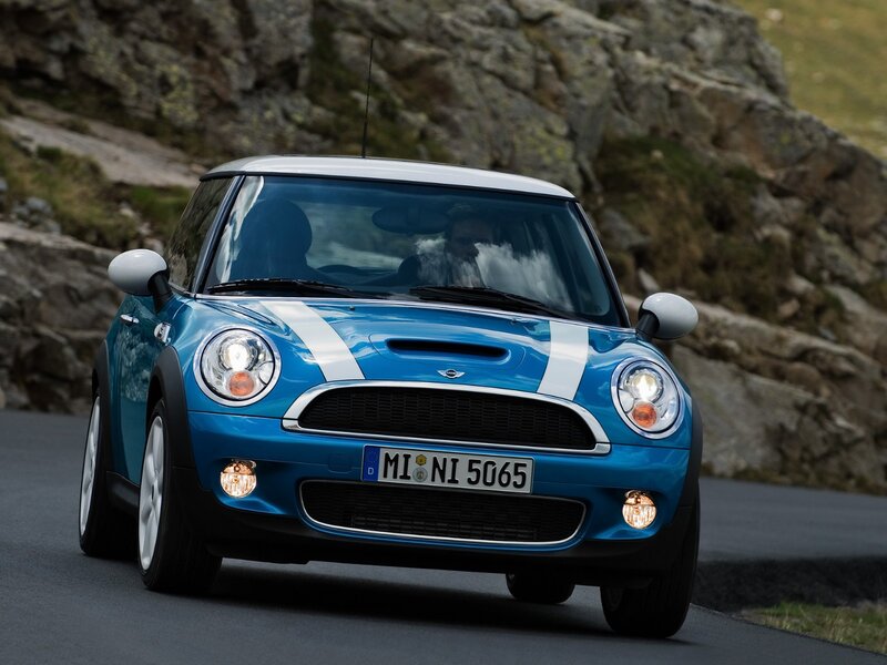 Blue Mini Cooper Car — Dynamic