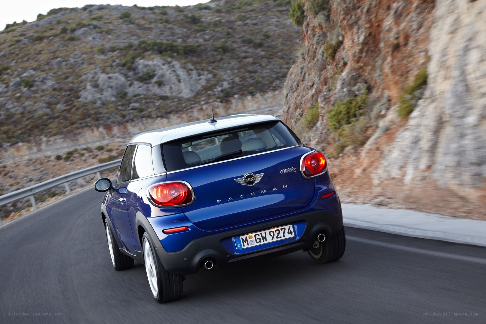 Blue MINI Paceman on a winding road