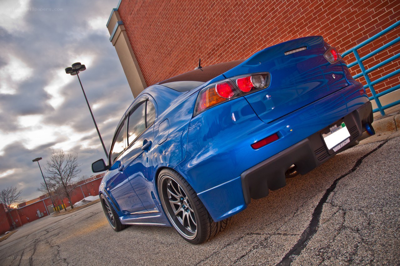 blue mitsubishi lancer