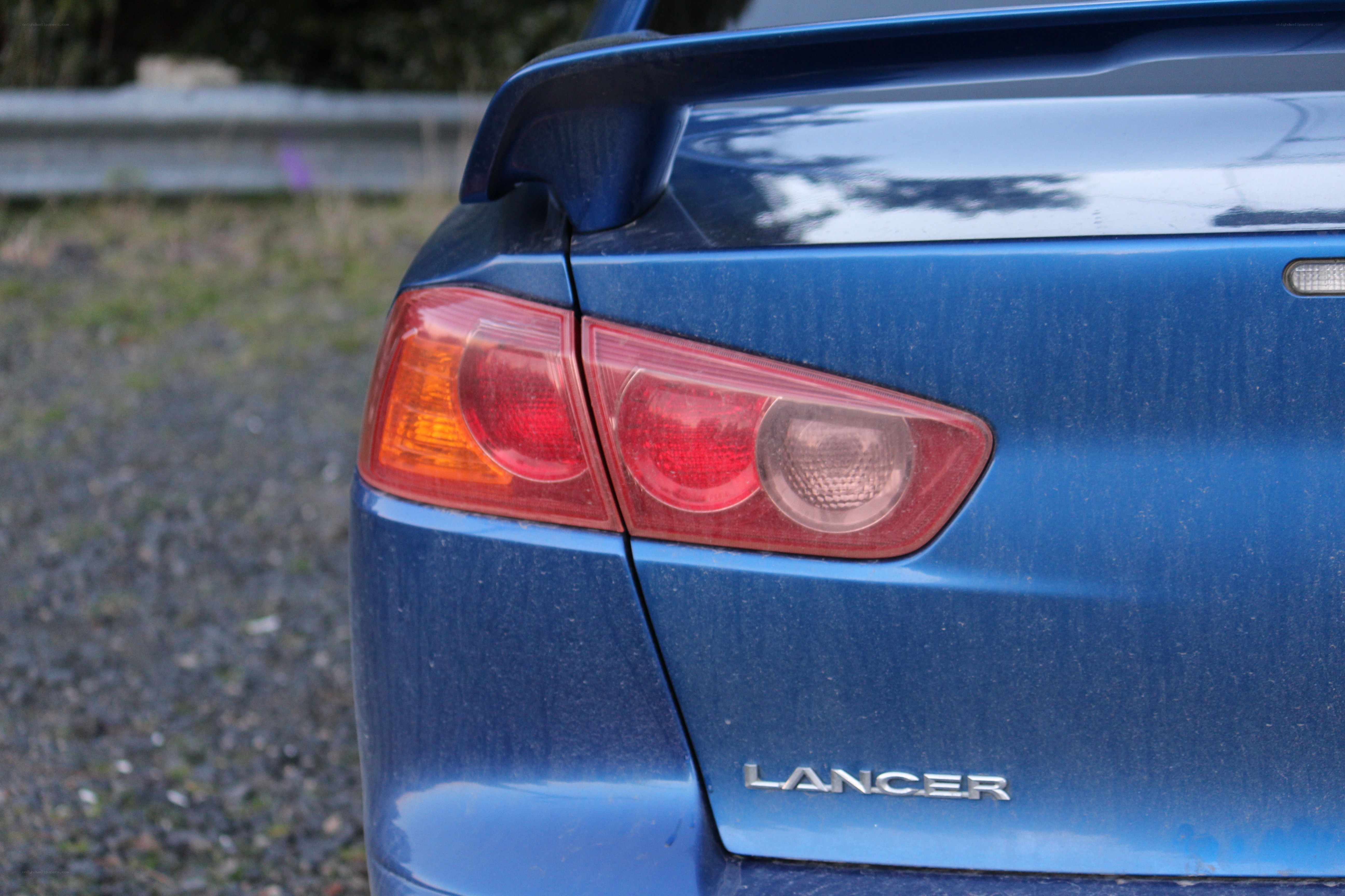 blue mitsubishi lancer rear
