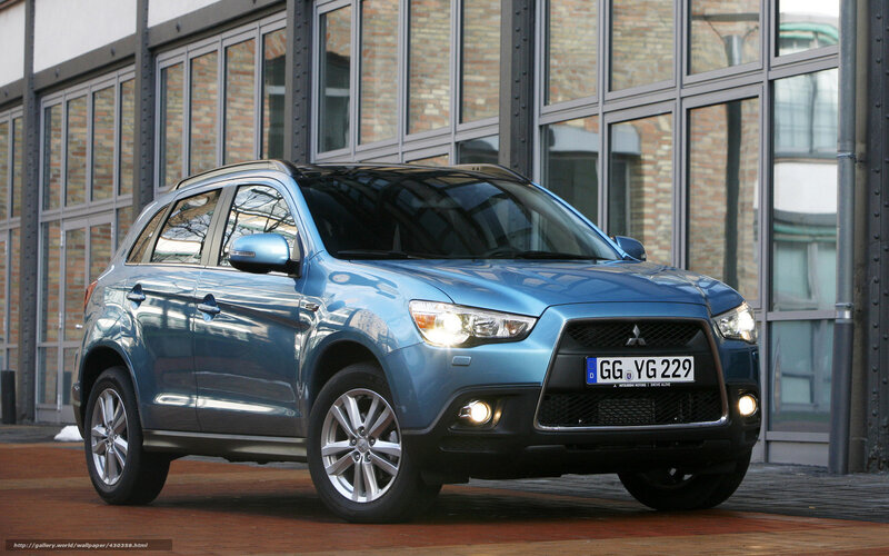 Blue Mitsubishi SUV in front of building