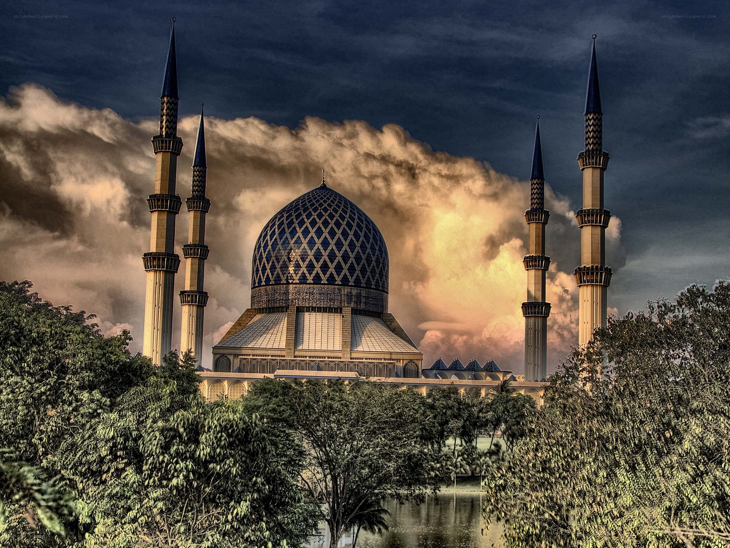Blue Mosque with dramatic sky