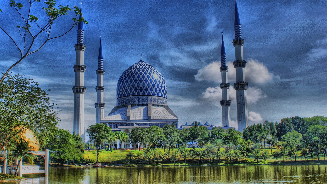 Blue Mosque with lake view