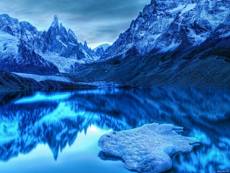 Blue mountain lake reflection