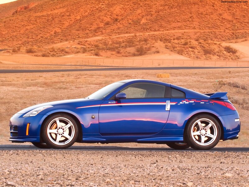 Blue Nissan 350Z in desert