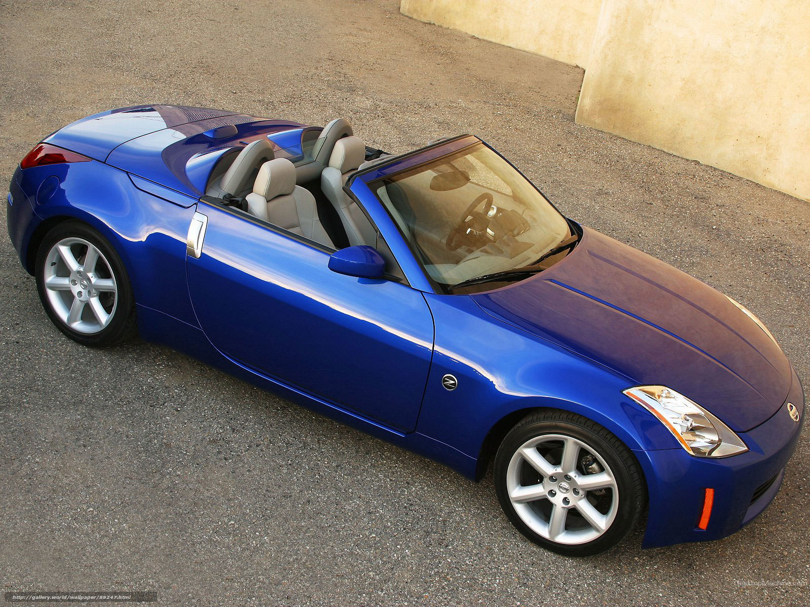 Blue Nissan 350Z Roadster