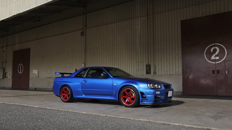 blue nissan skyline gt-r