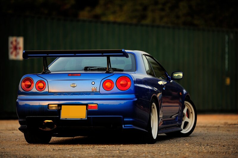 blue nissan skyline gt-r