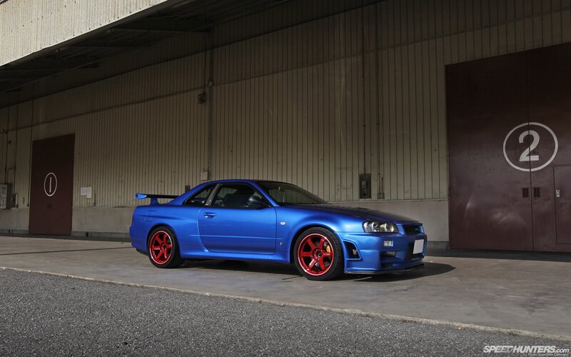 blue nissan skyline gtr