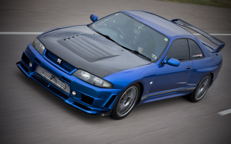 blue nissan skyline gtr