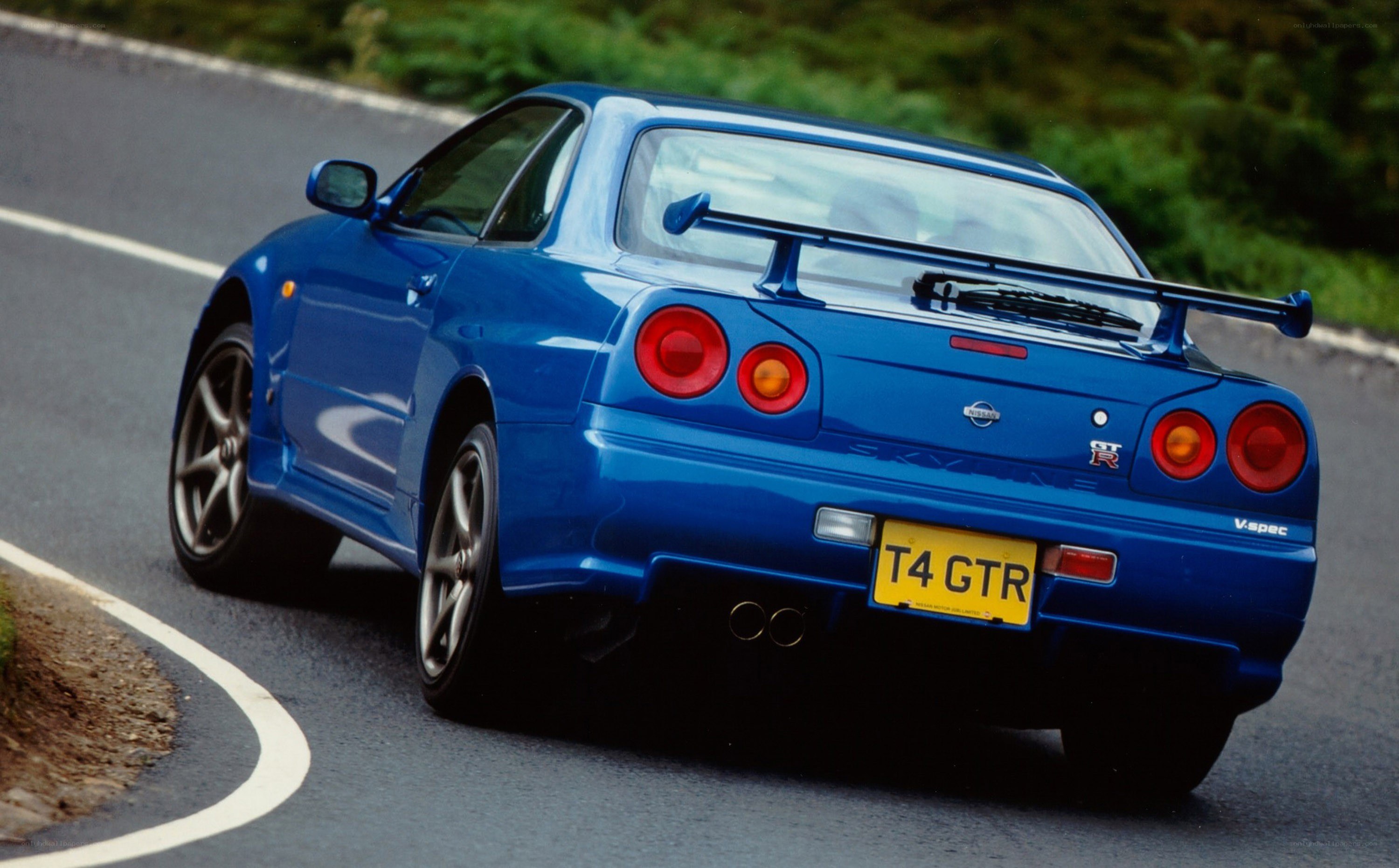 blue nissan skyline gtr