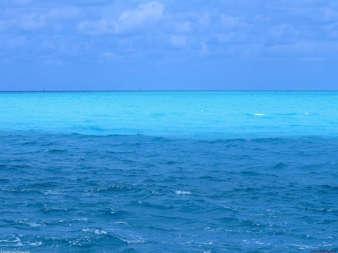 Blue ocean horizon