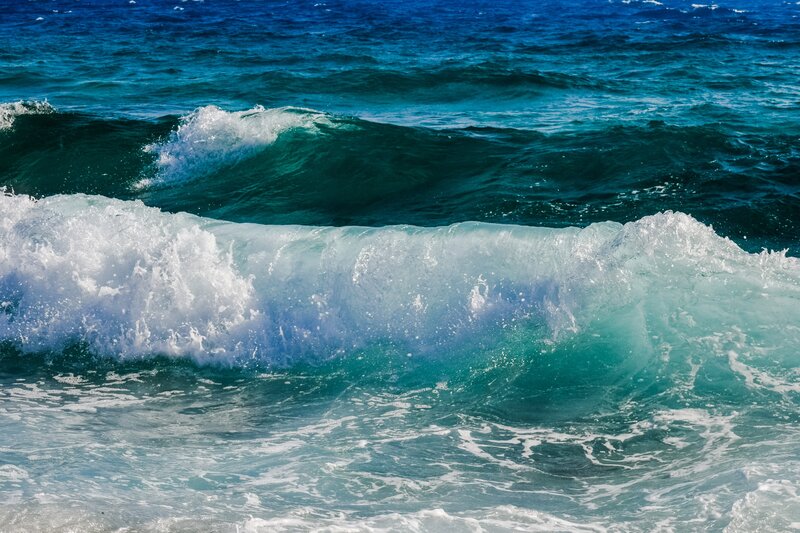 Blue ocean waves crashing