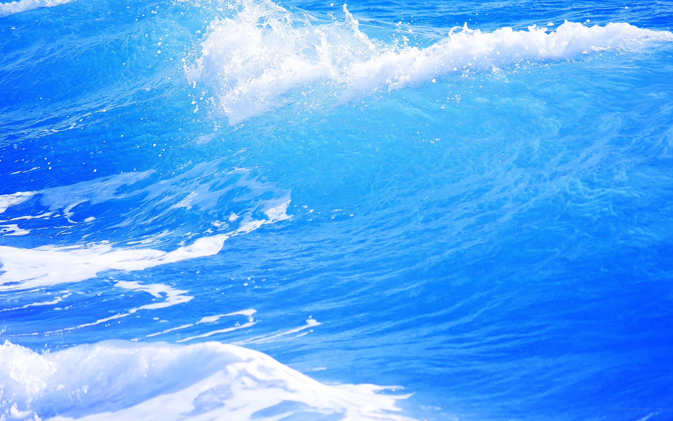 blue ocean waves crashing