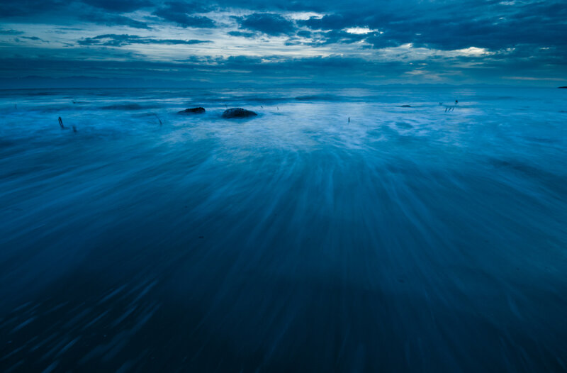 Blue Ocean Waves — Serene