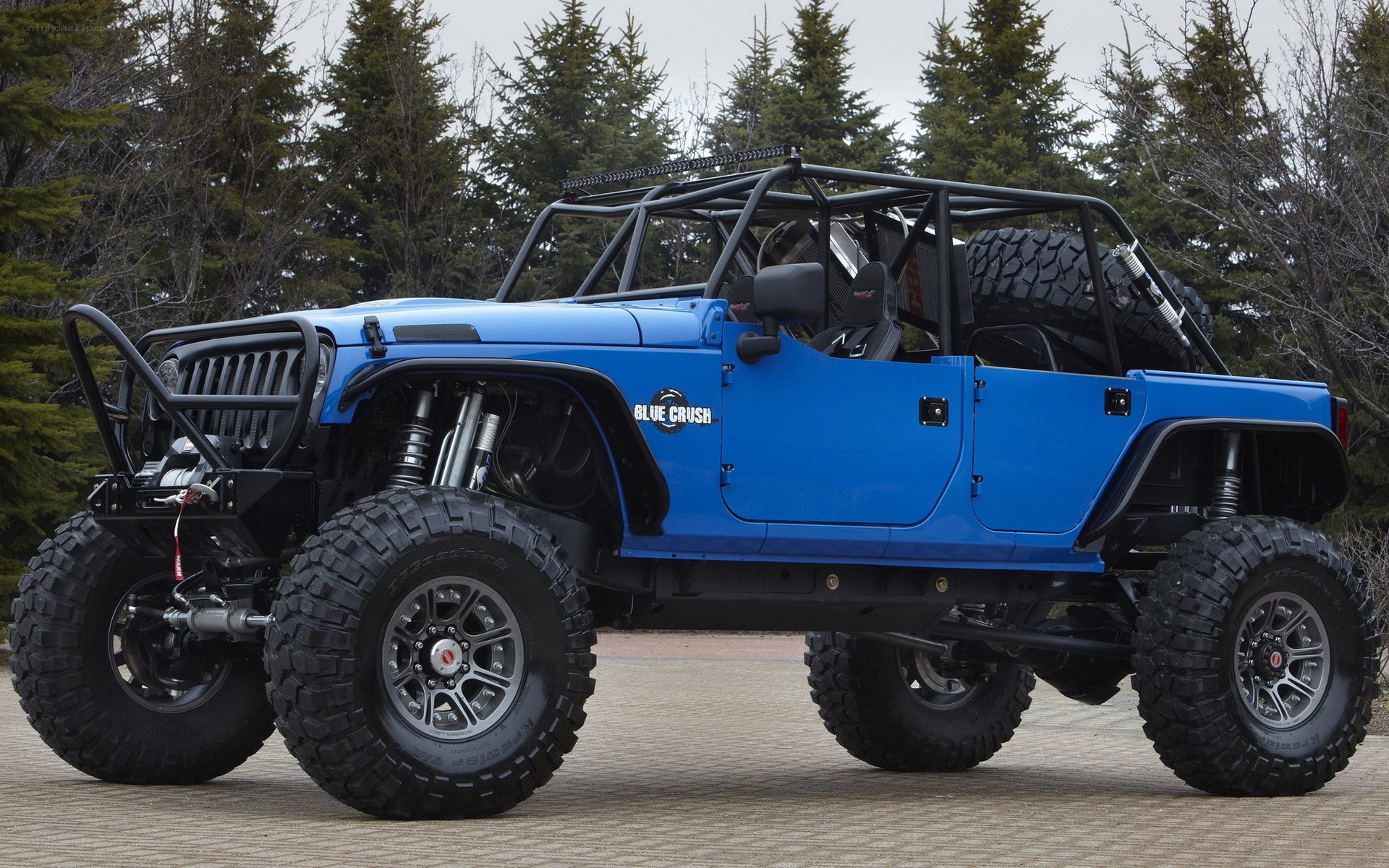 blue off-road jeep vehicle
