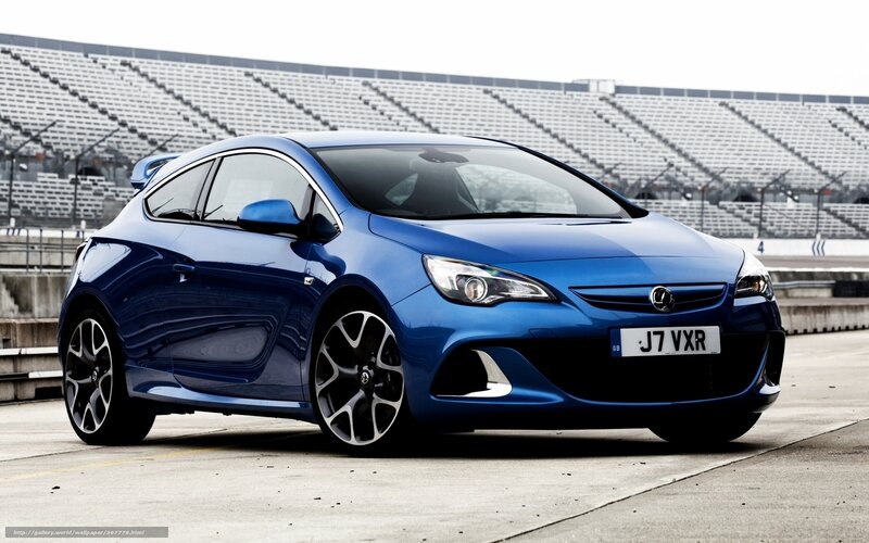 Blue Opel Astra OPC — Dynamic