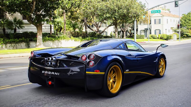 Blue Pagani Huayra — Calm