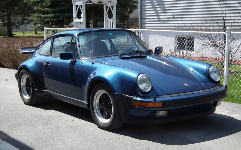 Blue Porsche 911 Turbo — Calm