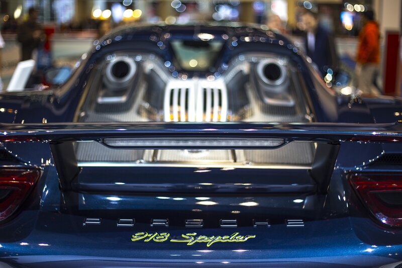 Blue Porsche 918 Spyder