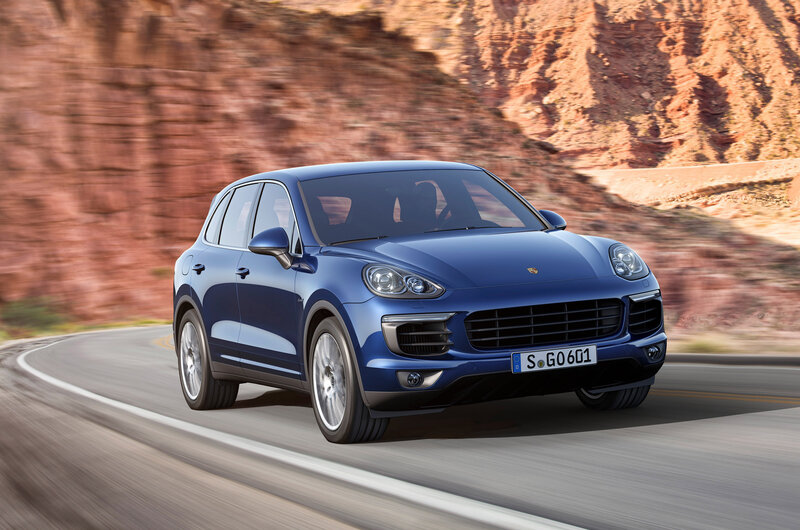 Blue Porsche Cayenne — Dynamic